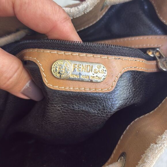 Distressed Fendi 80’s bucket bag - Picture 10 of 13